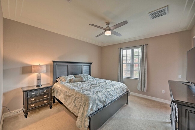 Building Photo - 9155 Delano St