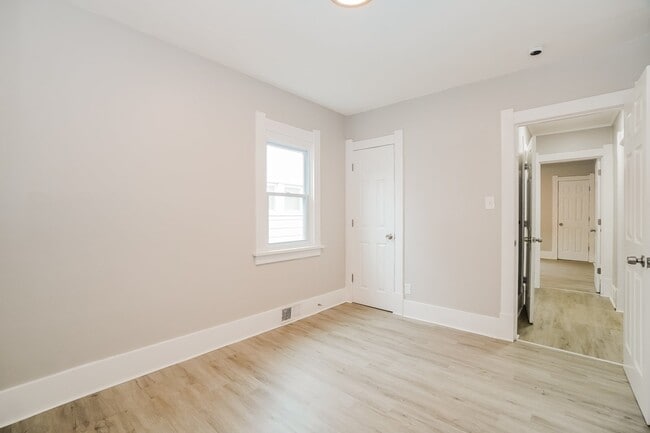 Building Photo - 1736 Mansfield Rd