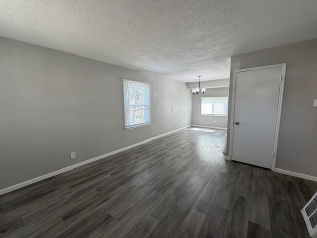 Building Photo - Lovely 3 Bedroom / 1 Bath for Rent - Section 8 Welcome