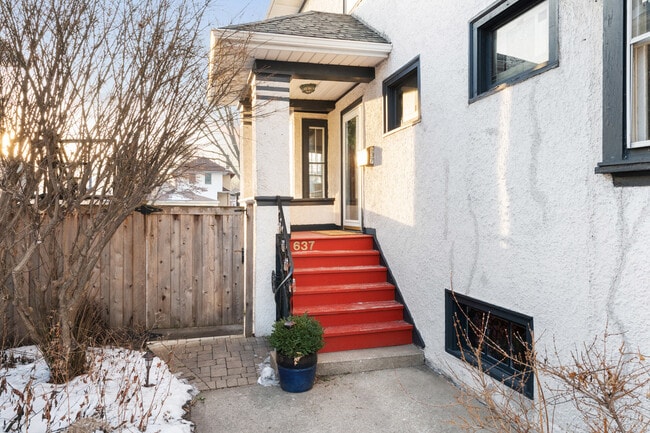 Building Photo - 637 S East Ave