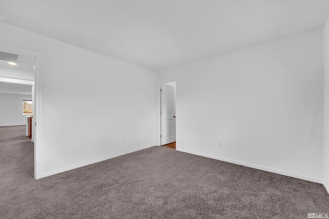 Building Photo - 698 Valmy Dr
