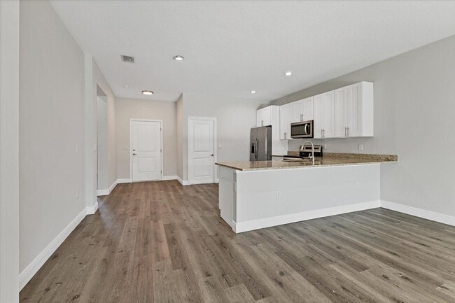 Building Photo - Brand new Duplex stocked with upgrades