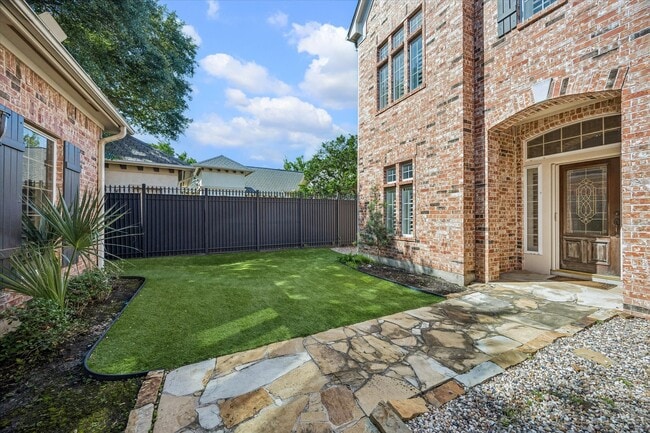 Building Photo - 3047 Bonnebridge Way Blvd