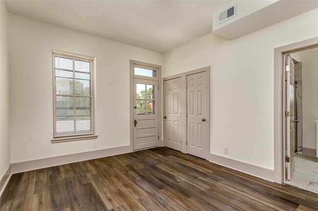 Building Photo - 3805 Shenandoah Ave