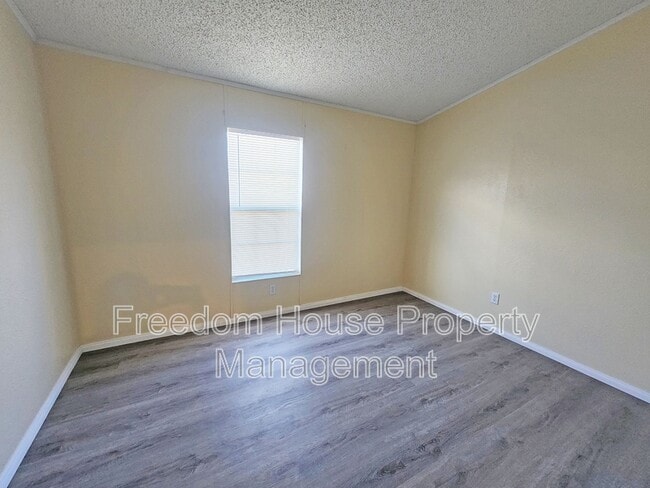 Building Photo - 6420 Wedgewood St