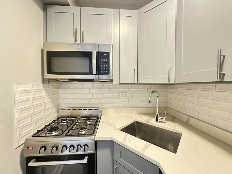 Building Photo - 503 W Belmont Ave