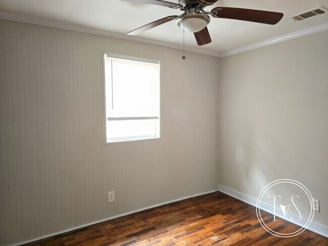 Building Photo - 39 Lissner Ave