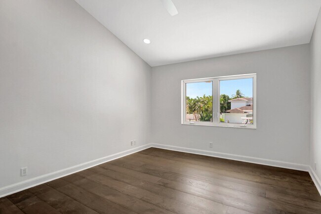 Building Photo - 540 SW 15th St