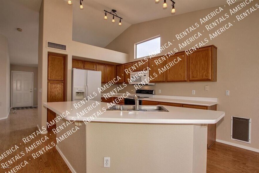 Building Photo - 2131 S Navajo Way