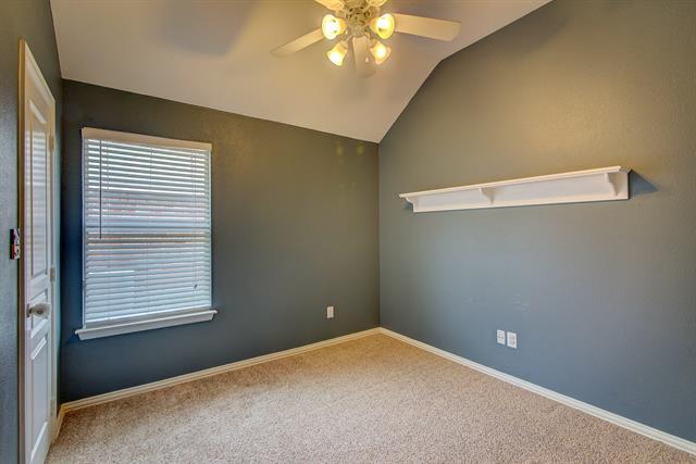 Building Photo - 304 Vista Way Dr