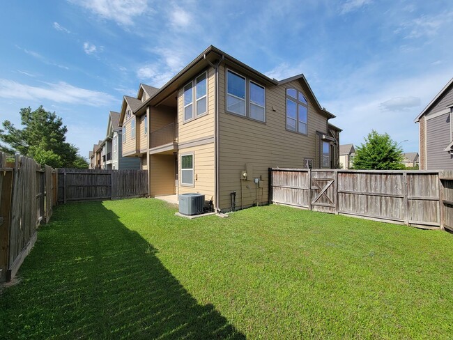 Building Photo - NEW 3 BEDROOM 2.5 BATH 2 CAR GARAGE HOME I...