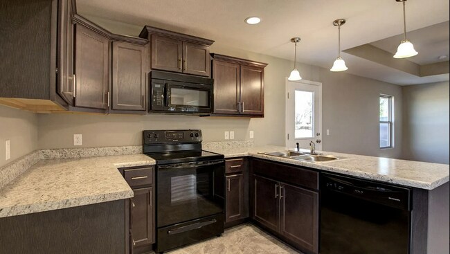 Building Photo - 3 Bedroom Rental in Republic with fenced i...