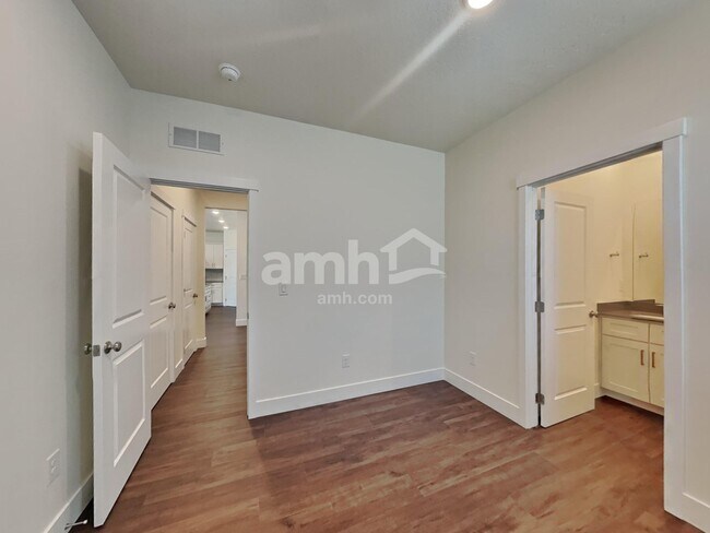 Building Photo - 9500 Aviara St