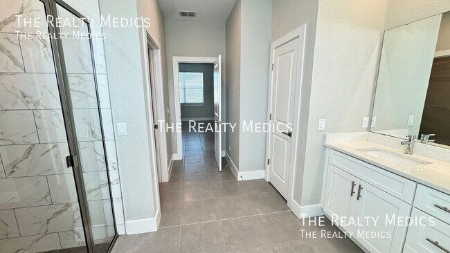 Building Photo - 13 Zinnia Ln