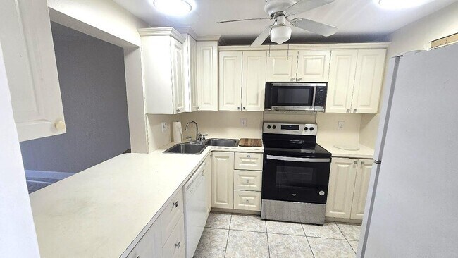 Building Photo - 2800 NW 56th Ave