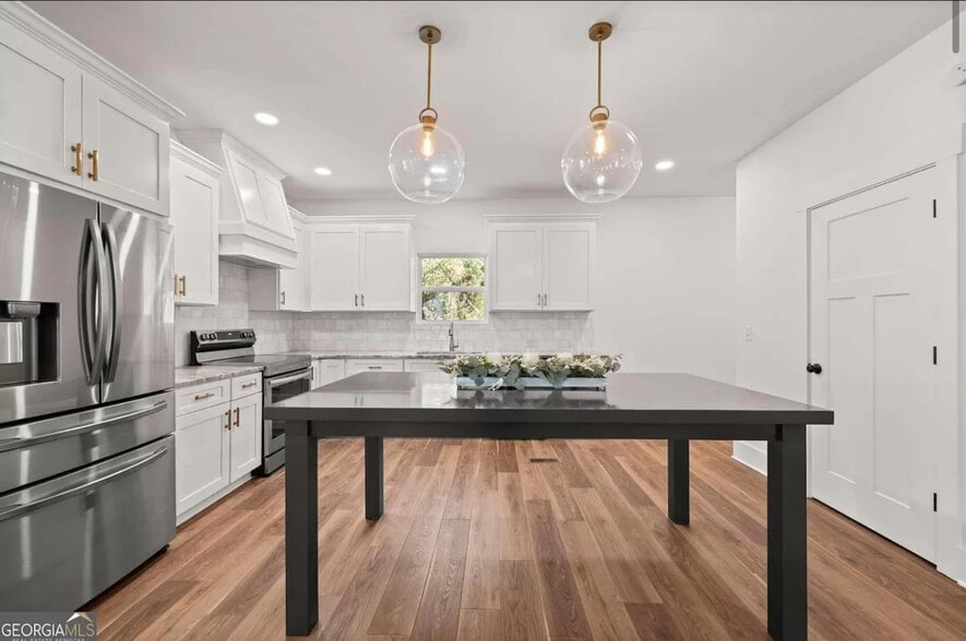 Building Photo - 747 Golden Ave