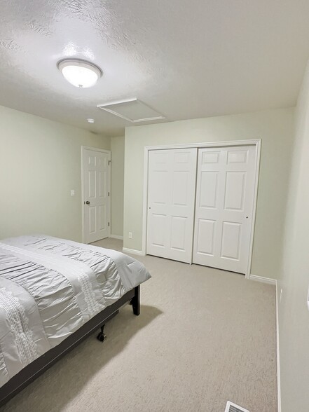 Building Photo - 8156 S Bear Lake Ct