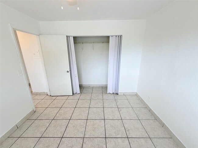 Building Photo - 1829 N A St