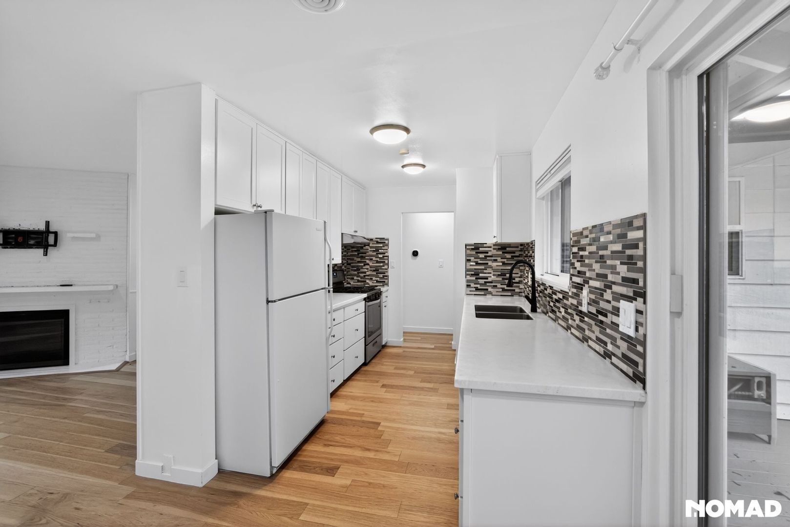 Building Photo - 375 SW Devon Ln