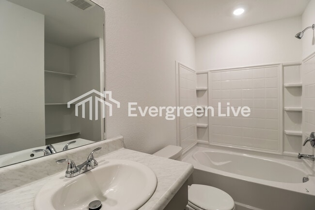 Building Photo - 41 Remington Ln