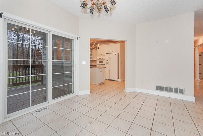 Building Photo - 3729 Edgehill Dr