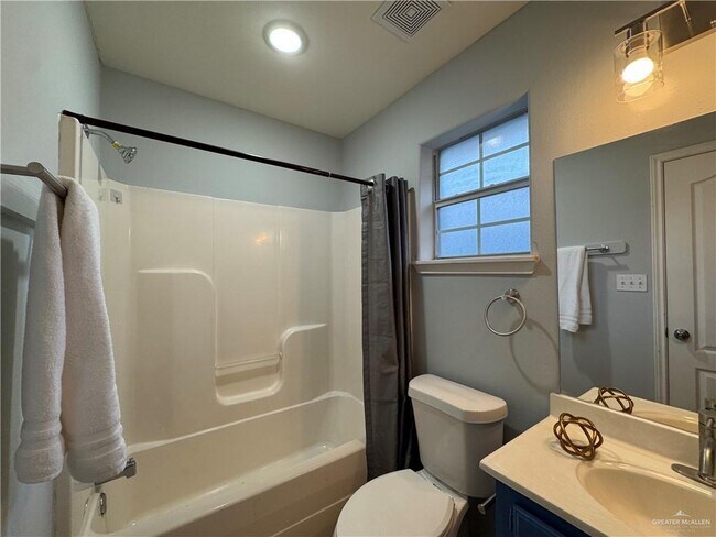 Building Photo - 29 S Dahlia St