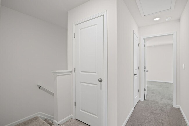 Building Photo - ***MOVE IN SPECIAL -$500 OF FIRST 2 MONTHS RENT WITH A FEBRARY 27TH OR SOONER MOVE IN DATE***Welc...