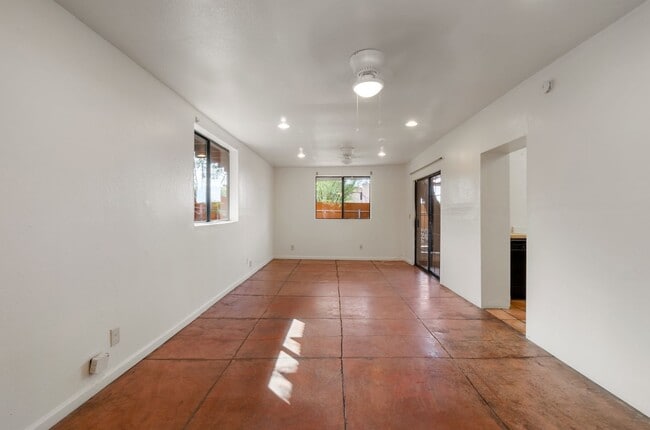 Building Photo - 1030 N Tucson Blvd