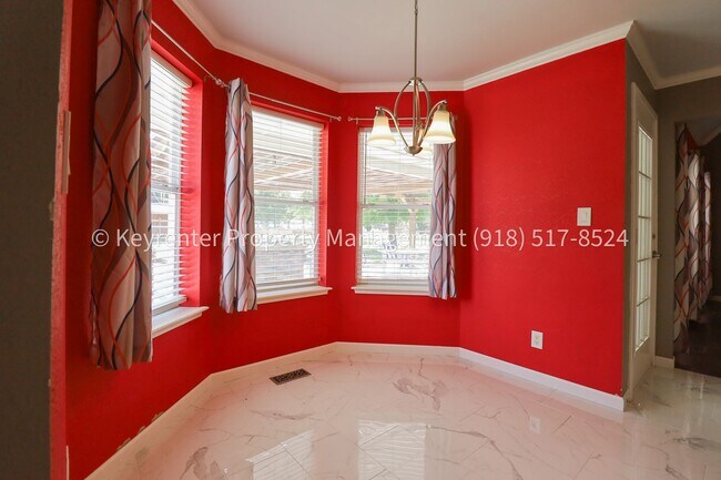Building Photo - Incredible 4 Bedroom 4 Bath Home in Owasso!!!