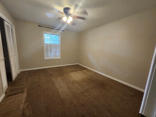 Building Photo - 1810 W 3rd Ct