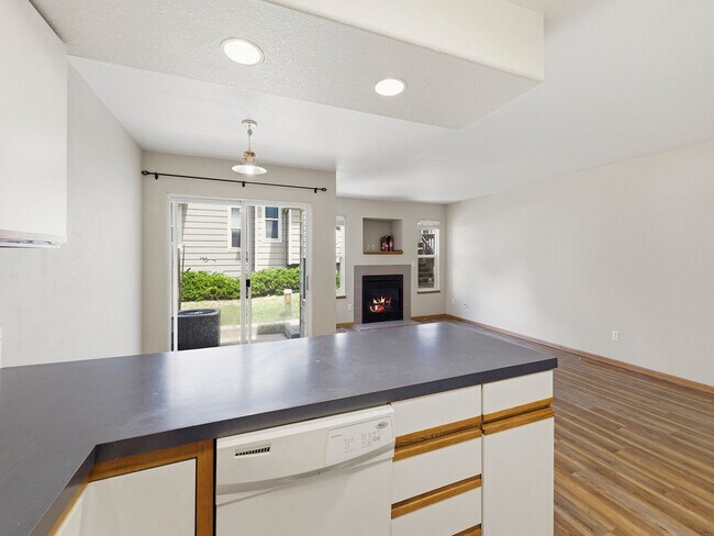 Building Photo - Excellent 4-Bedroom Condo in West Fort Collins!