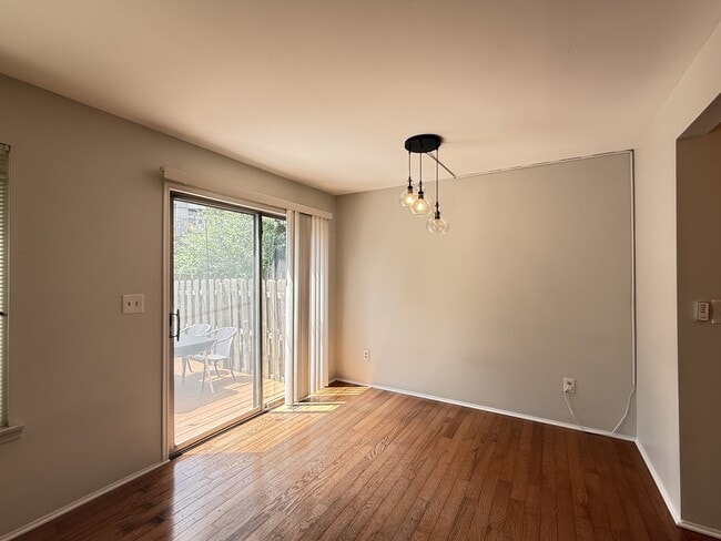 Building Photo - 3208 Bolgos Cir