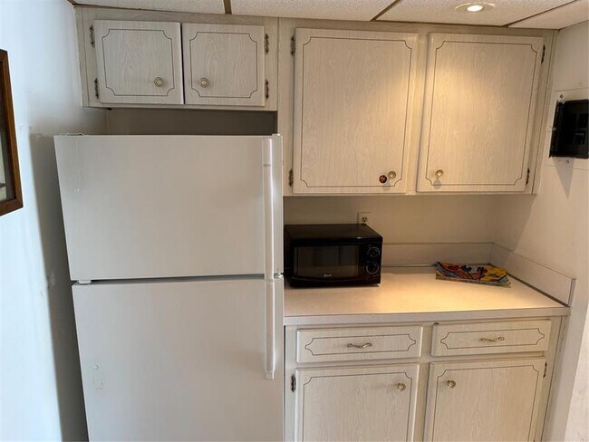 Building Photo - 412 S Cypress Rd