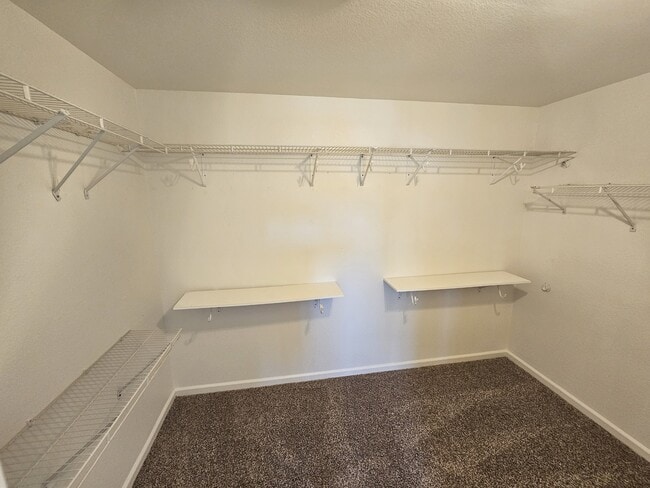 Building Photo - 35 Klondike Ct