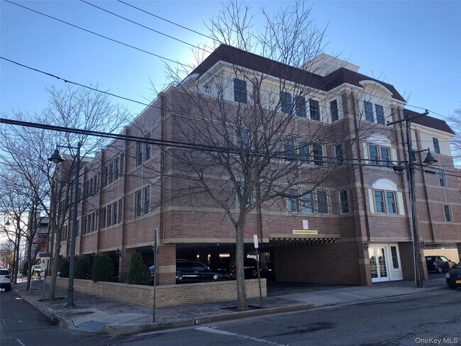 Building Photo - 147 Main St
