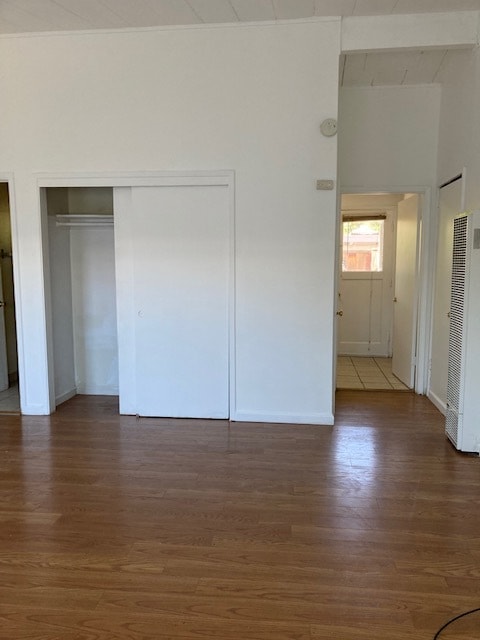 Living room with closet - 3213 Alma St