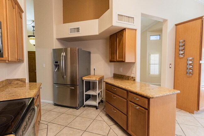 Building Photo - 7421 S Kachina Dr