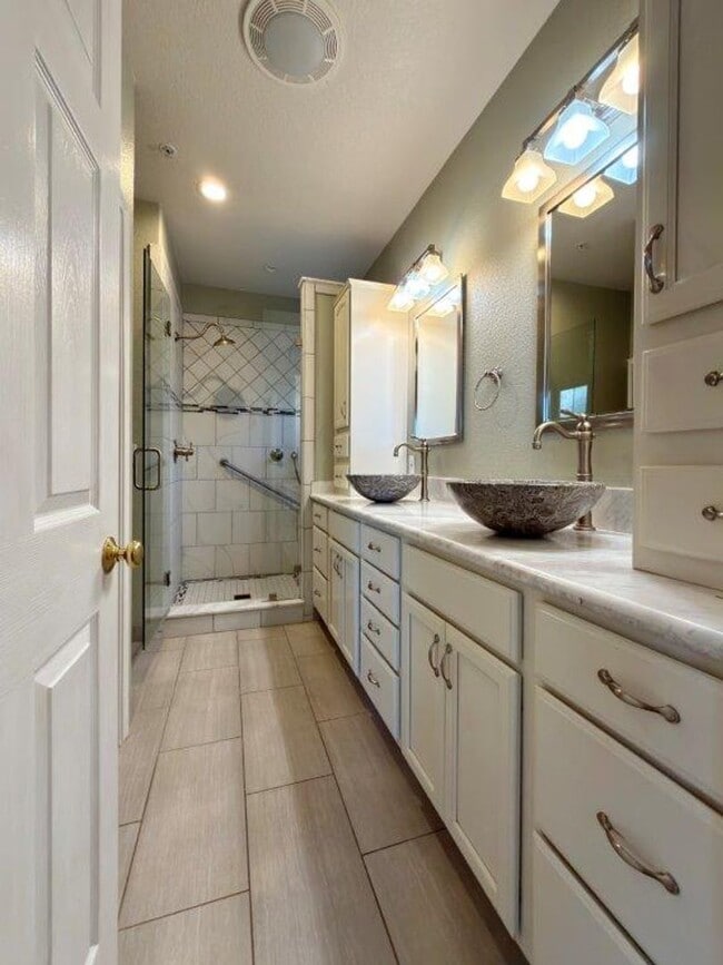 Building Photo - Coveted Napa Yacht Club 3 Bedrooms, 2 1/2 Bathrooms, w/ 1st Level Primary Bedroom/Bath