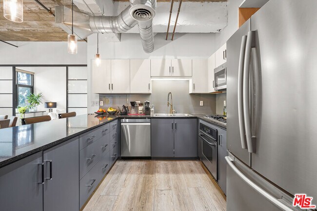 Building Photo - 1100 S Grand Ave