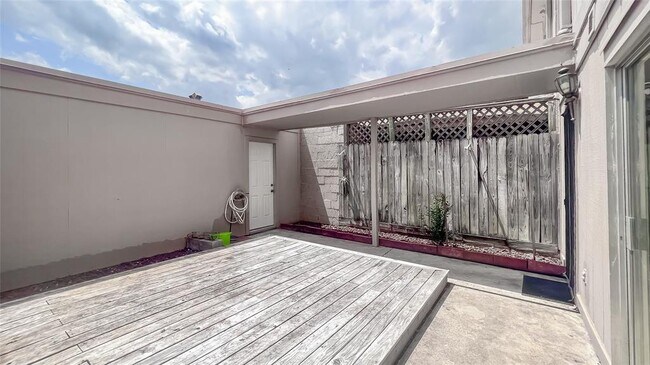 Building Photo - 13 River Creek Way