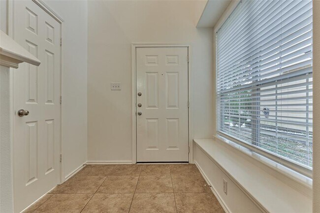 Building Photo - 218 W Stedhill Loop