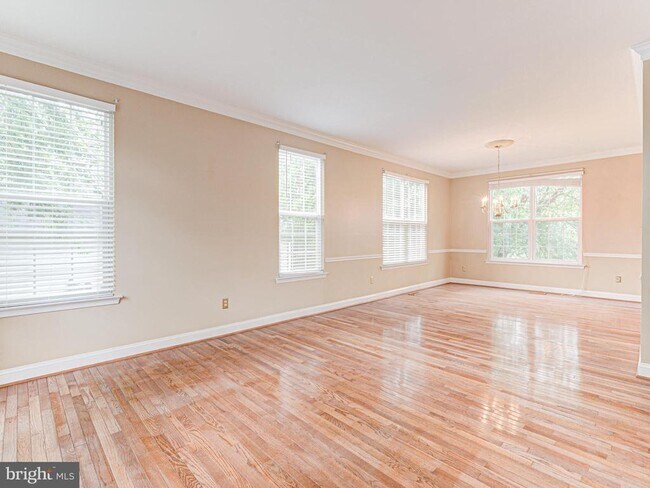 Building Photo - 817 Santmyer Dr SE
