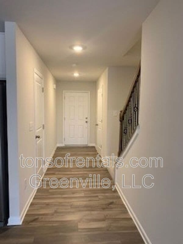 Building Photo - 413 Mopar Ln