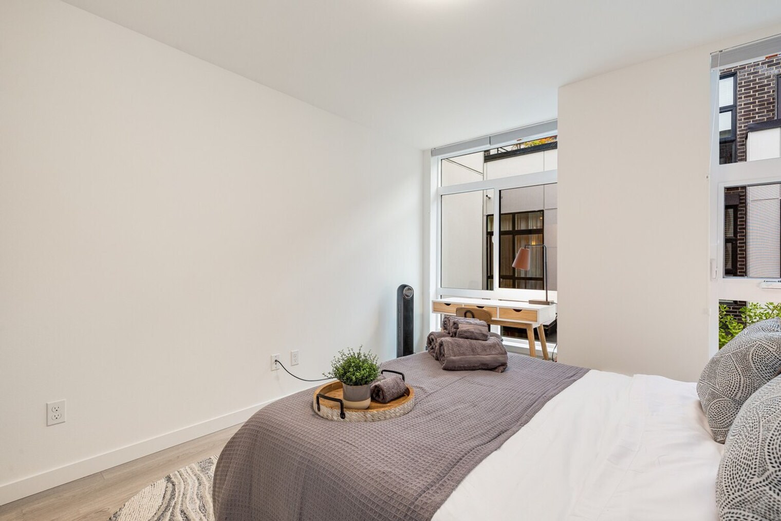 Building Photo - 1433 E Howell St