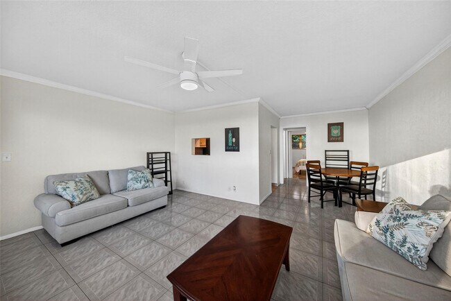 Building Photo - 625 Antioch Ave