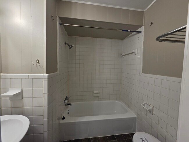 Building Photo - 524 S Greer St