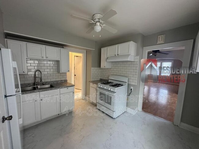 Primary Photo - 223 W Keefe Ave