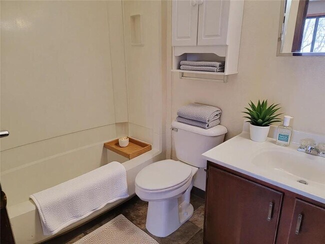 Building Photo - 320 1st St