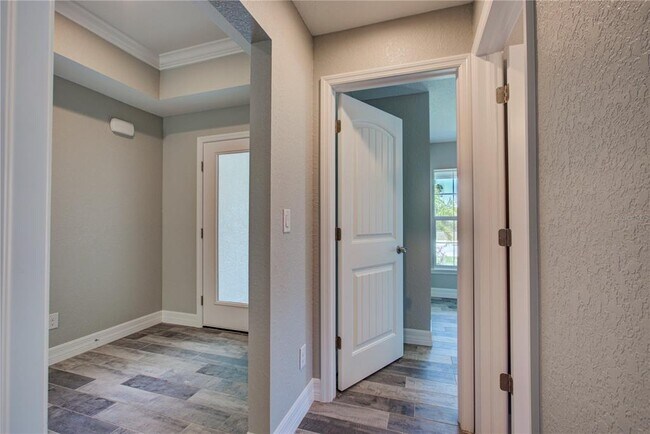Building Photo - 129 Glades Dr