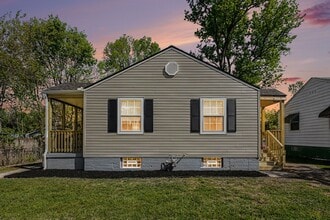 Building Photo - Renovated 2 Bed 1 Bath Home